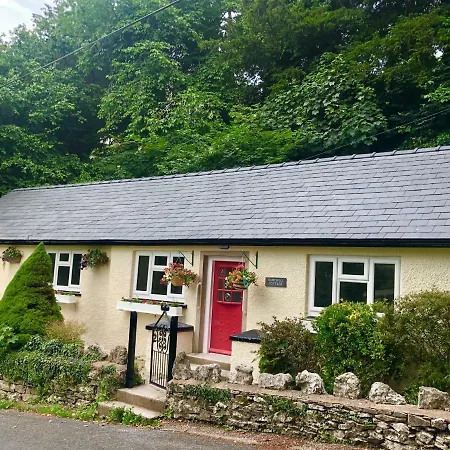 Hampsfell Cottage, Quaint And Comfy By The District Holiday home Grange-over-Sands