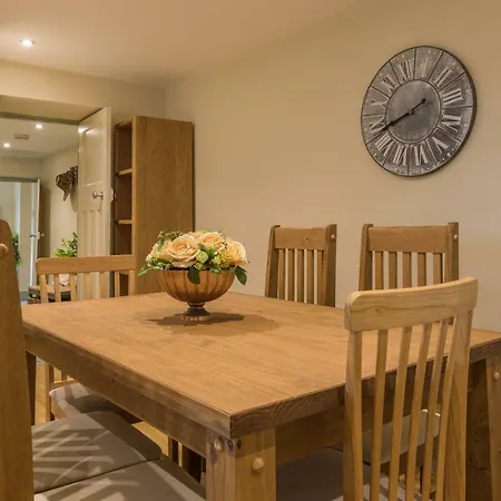 Feriehus Hampsfell Cottage, Quaint And Comfy By The District Grange-over-Sands