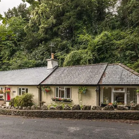 Hampsfell Cottage, Quaint And Comfy By The District Grange-over-Sands