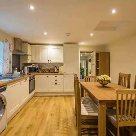 Sunrise Cottage, Quaint And Comfy By The District Feriehus